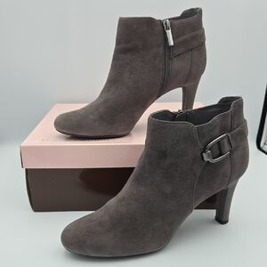 Bandolino Layita Grey Suede Full Zip Heeled Ankle Booties, Size 9